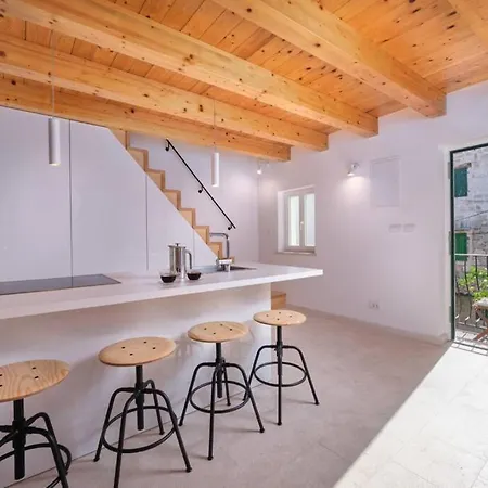 Heritage House In Varos