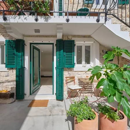 Holiday home Heritage House In Varos